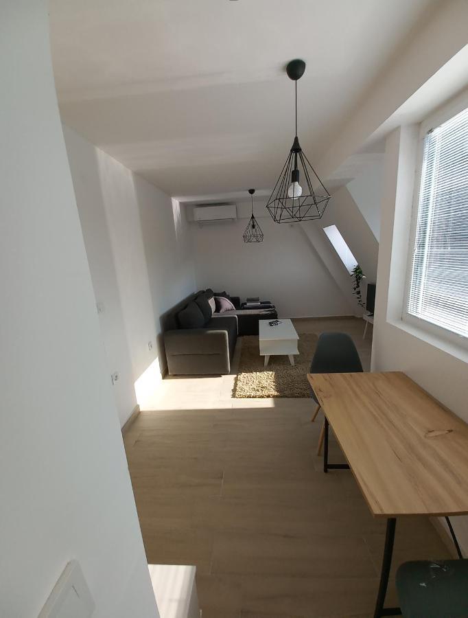 Studio Close To Town Centar สโกเปีย ภายนอก รูปภาพ